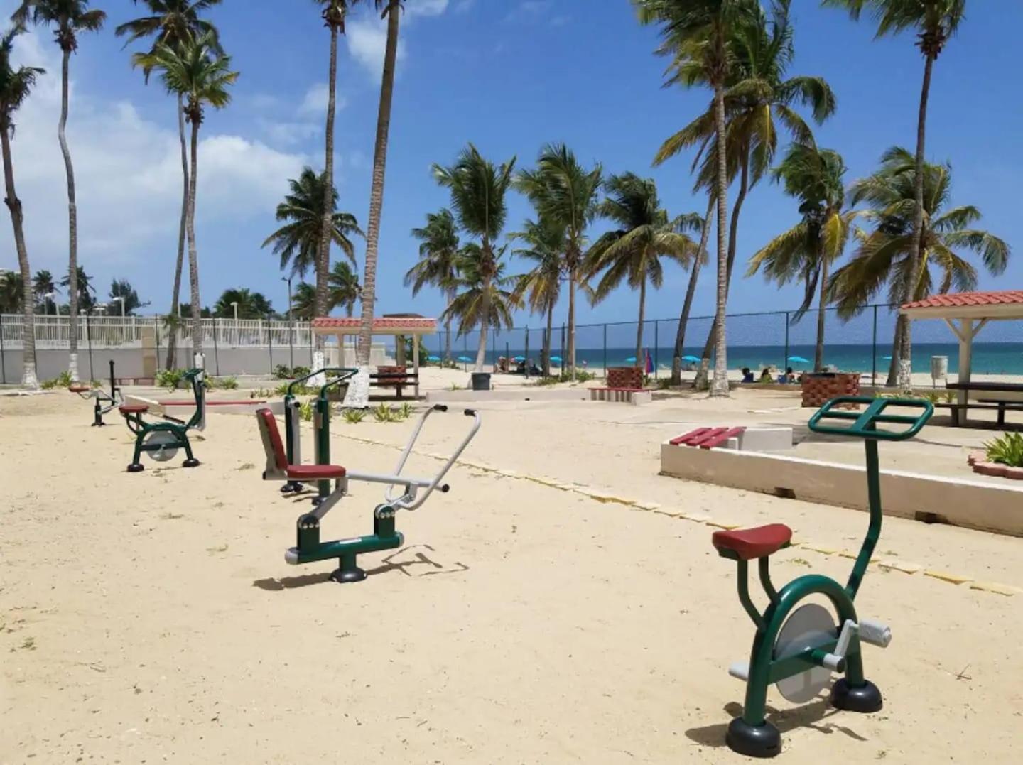 Sunset Paradise Cozy Beachfront Escape - Isla Verde San Juan Exterior foto