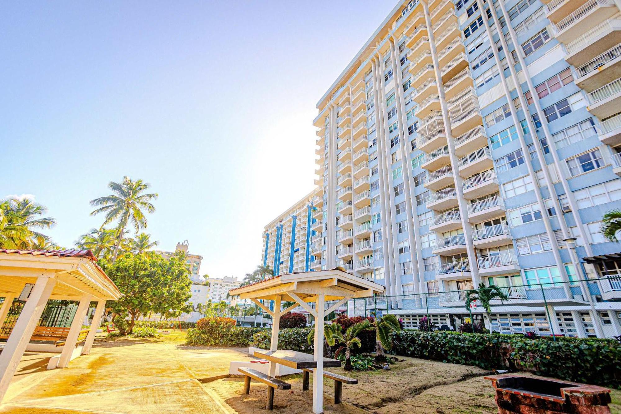 Sunset Paradise Cozy Beachfront Escape - Isla Verde San Juan Exterior foto